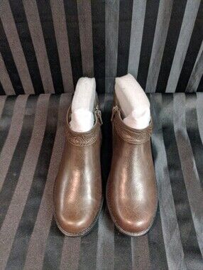 Easy Street Women's Neptune Boots Size 7.5 Brown